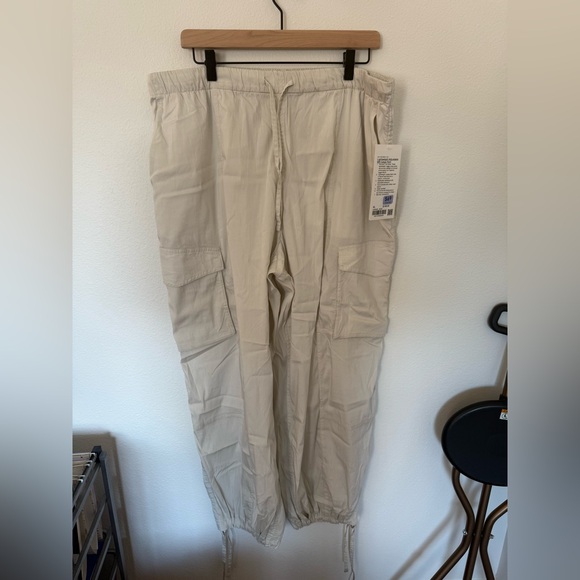 Lululemon adjustable cargo pant - Picture 3 of 6